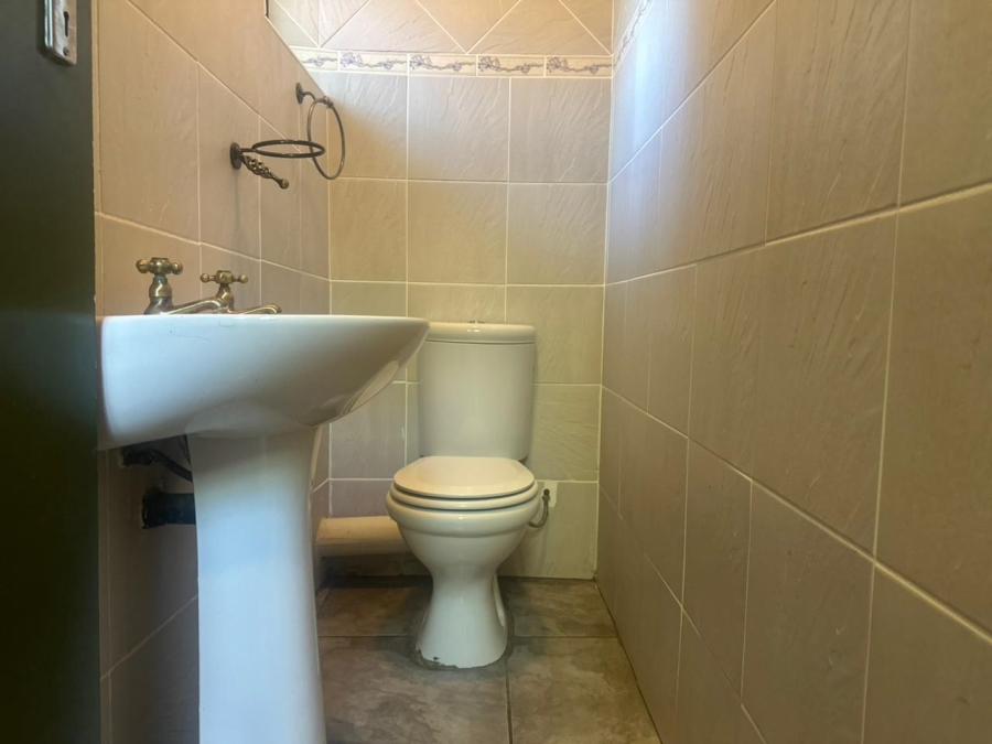 4 Bedroom Property for Sale in Heuwelsig Free State